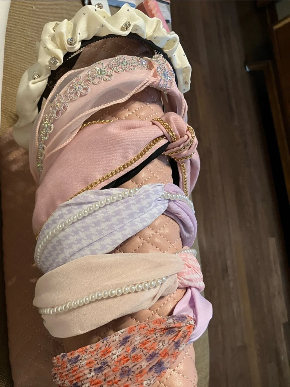 SET OF 7 HEADBANDS Gold- Pink-Purple-White-Rose- Floral& 3 FREE piece of jewelry
